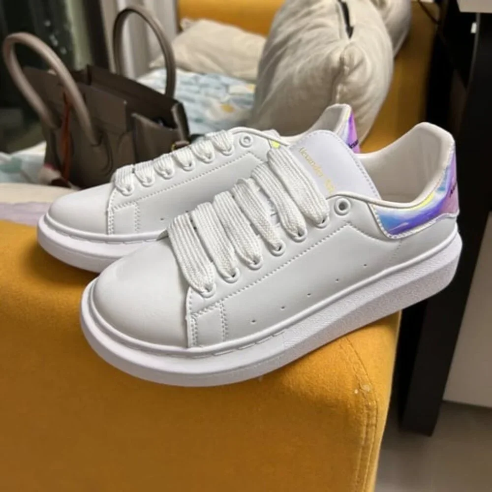 💙💙Alexander McQueen sneakers Little white shoes for Women💙💙 - Picture 2 of 4